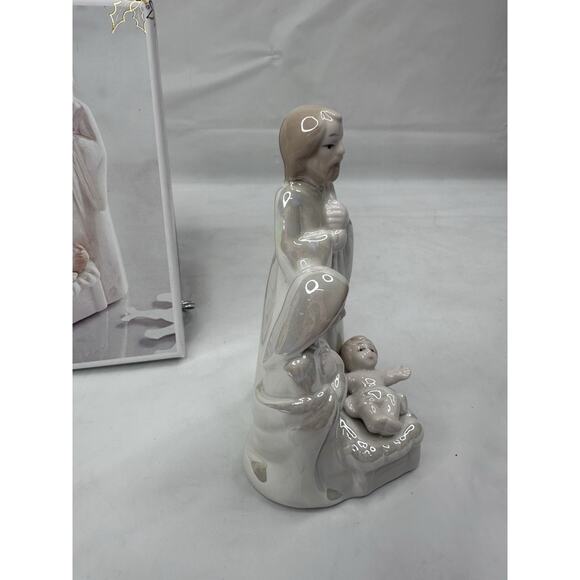 Pier 1 Nativity Figurine Holy Family Iridescent Porcelain Ceramic 4" Christmas - Picture 5 of 8